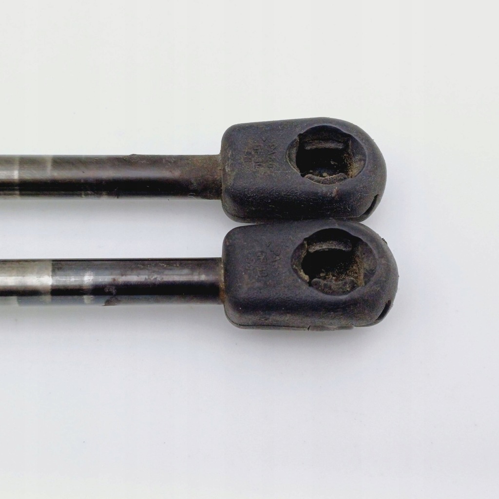 Привід кришки багажника skoda octavia mk2 1z5827550 cena za 2 szt nr205 Зі Шроту