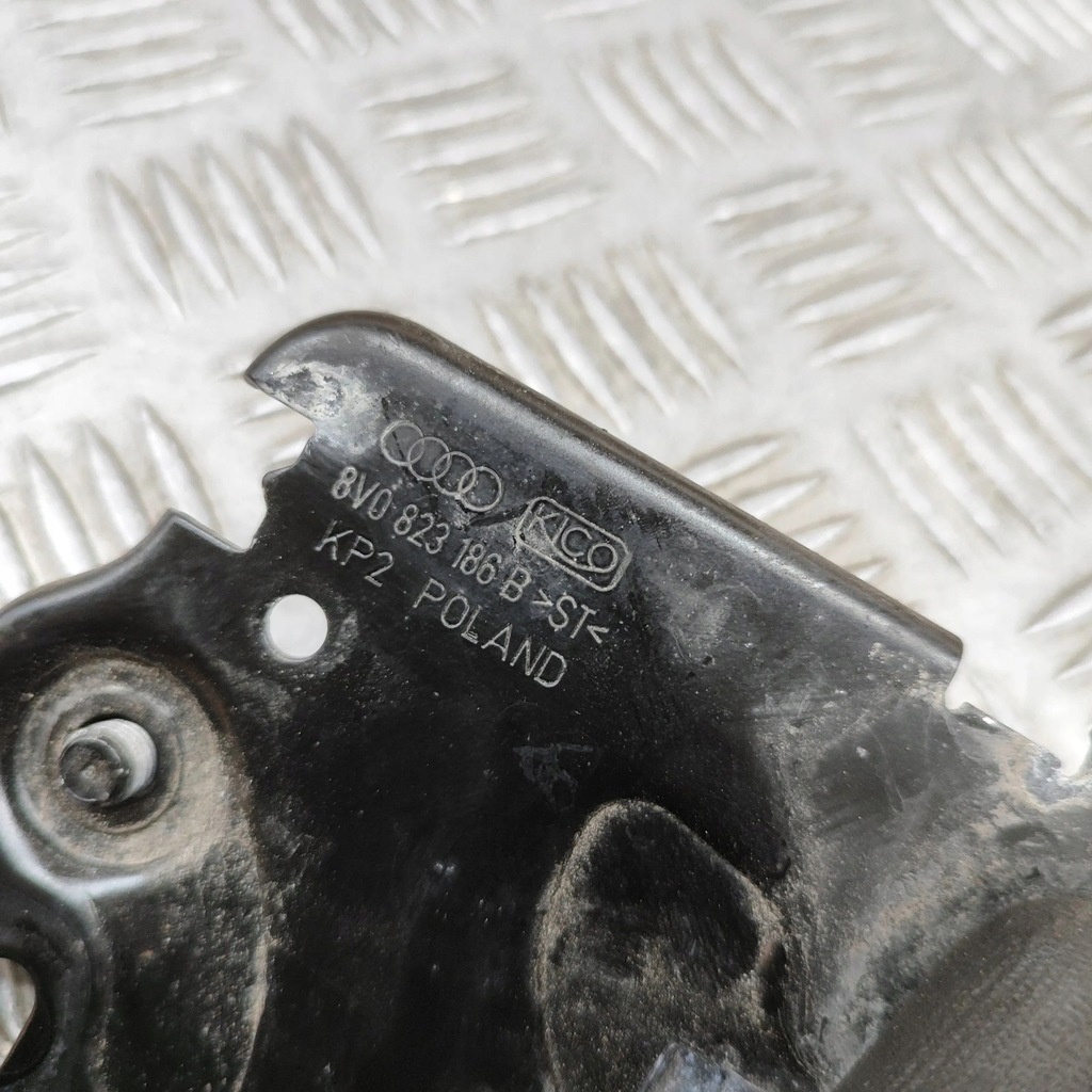 фото №6, Audi a3 s3 8v 2016 засов / крепление замка крышки передней / капот двигателя