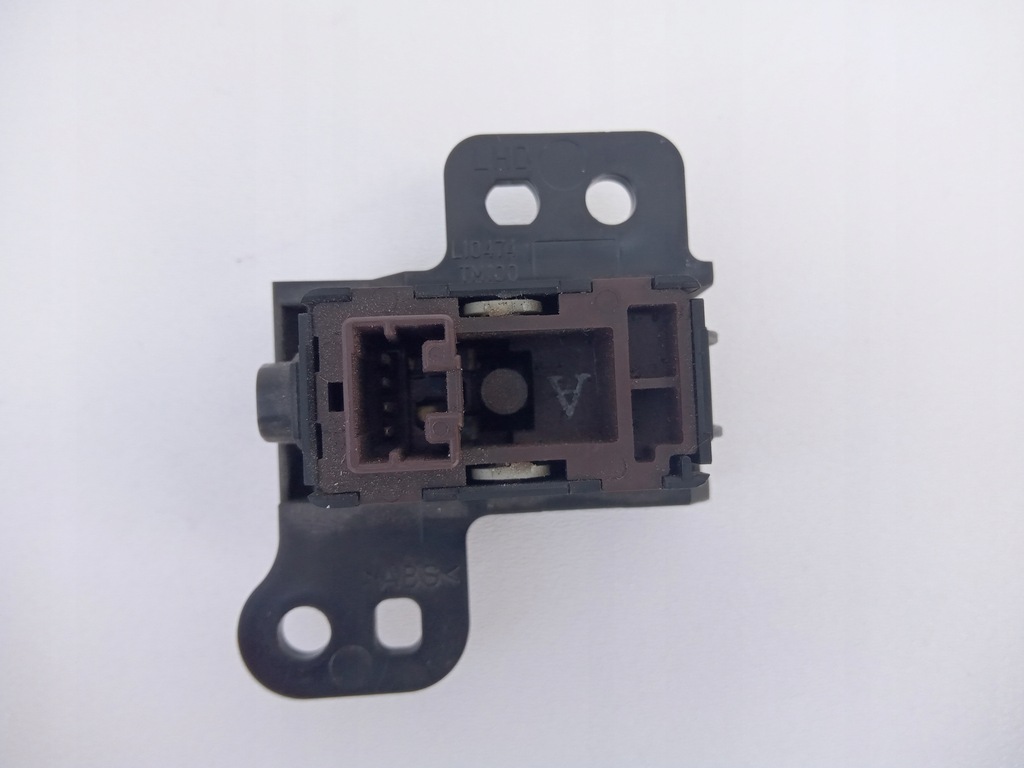 фото №4, Кнопка открывания крышки багажника nissan gt-r