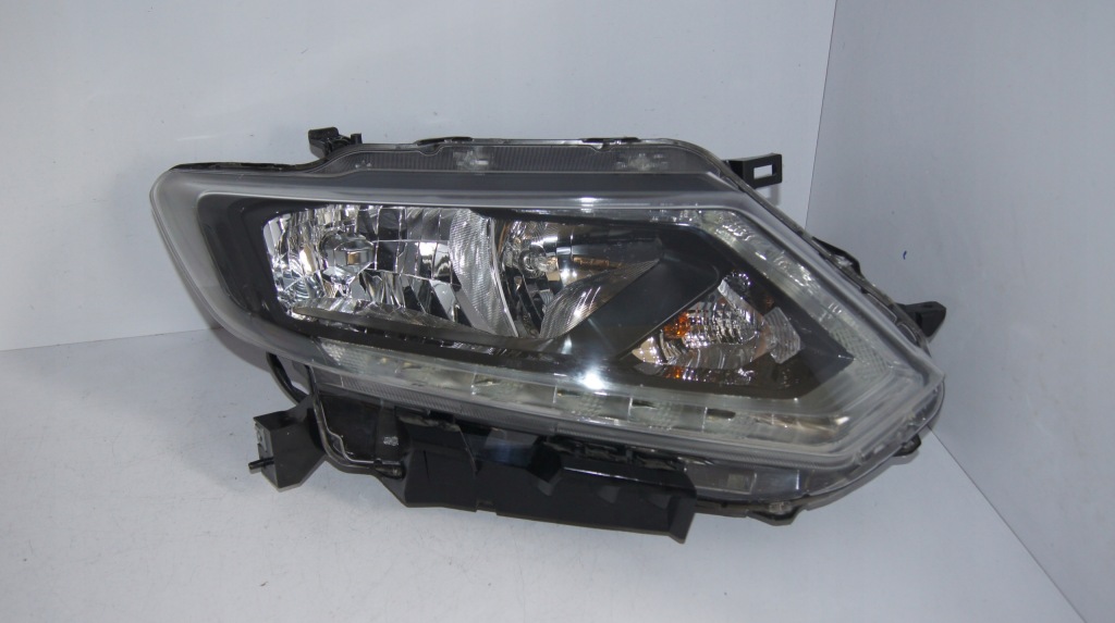 Купить Nissan x trail t32 фара обычная с led