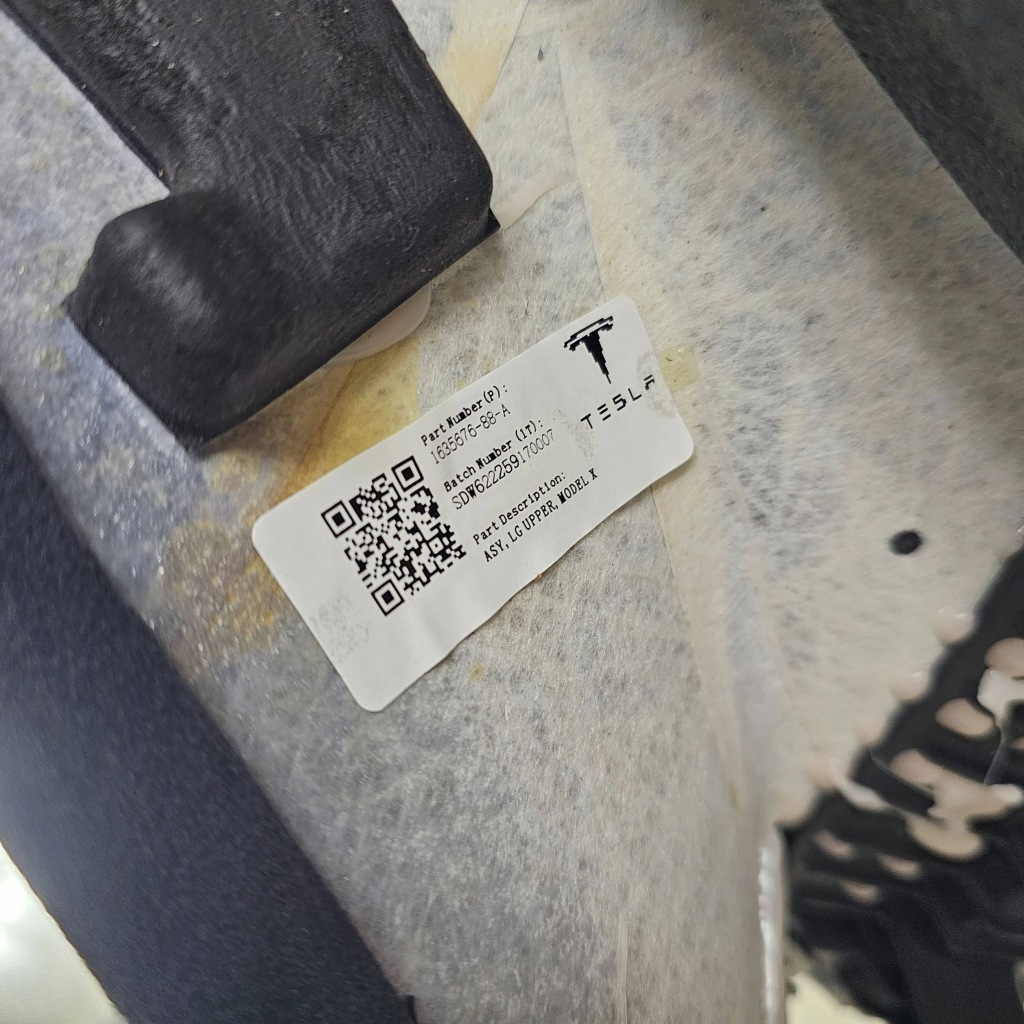Верхній частина оббивка багажника tesla model x plaid 2022r 1635676-88-a Доставка