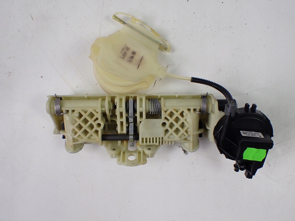 фото №1, Механізм подушка підголівник mercedes w220 правий