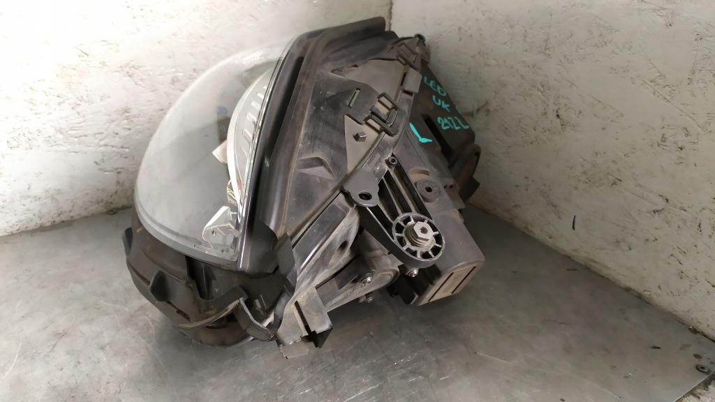 Mercedes e klasa w212 рестайлинг  фара левая передняя led uk a2128204739 Недорого