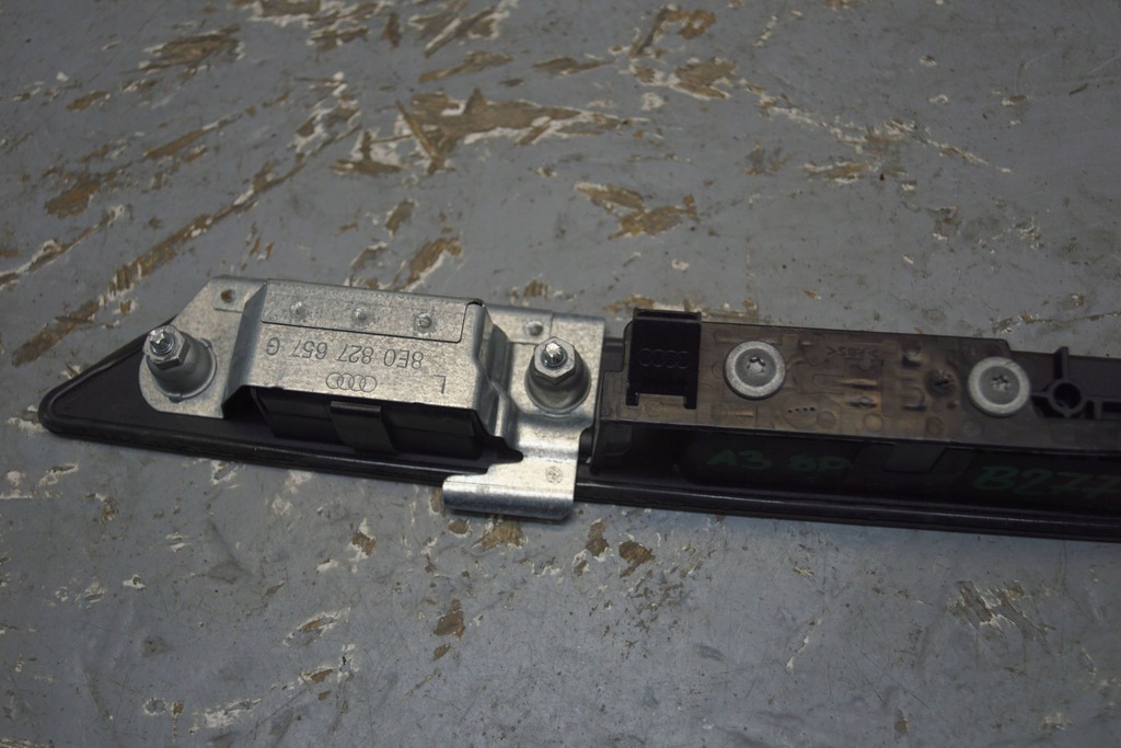 фото №11, Audi a3 8p накладка крышки задняя 8p0827574 b277