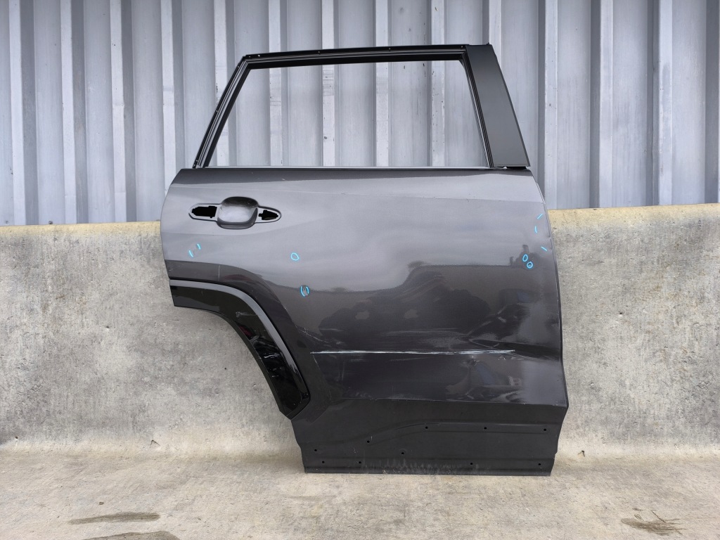 фото №1, Toyota rav4 rav 4 v 5 2018- дверь правое задняя задние