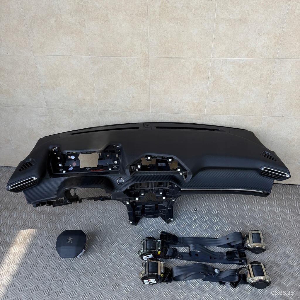 фото №1, Панель приладів комплектна подушка безпеки консоль ремені панель приладів peugeot 2008 ii 2020 rok