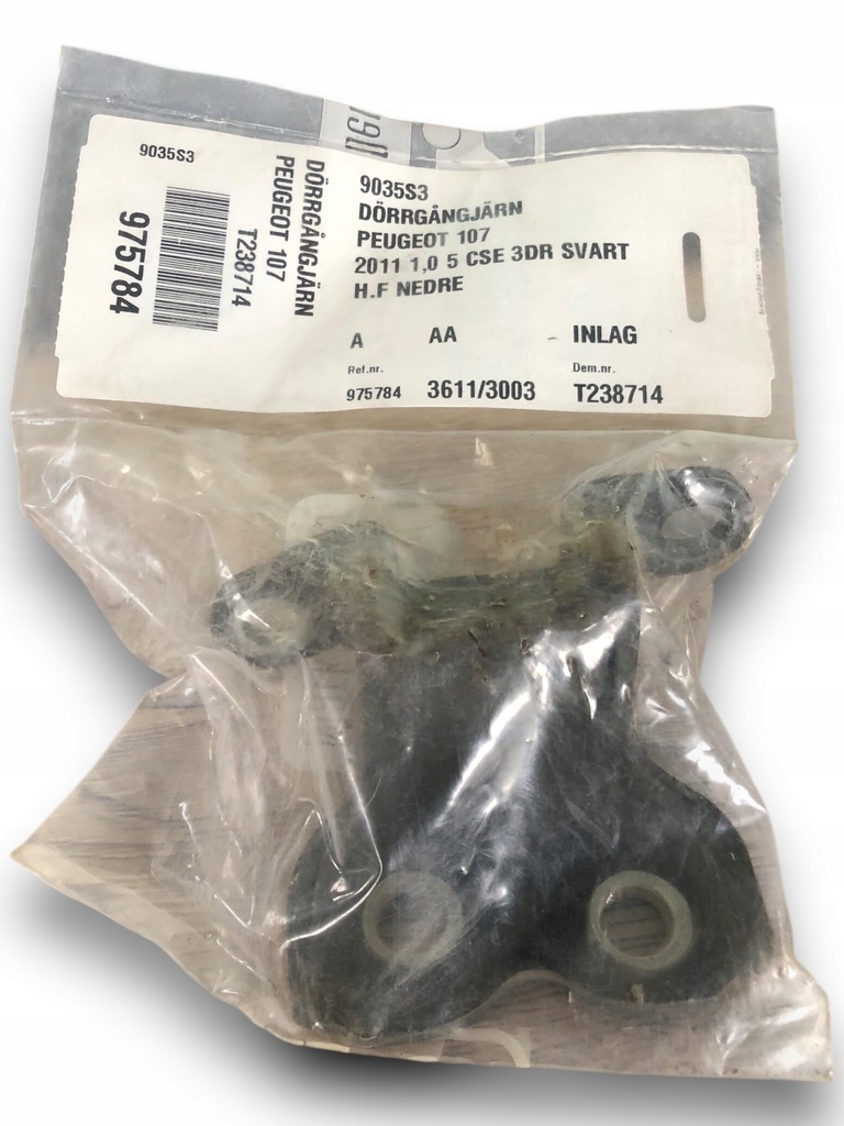 фото №1, Peugeot 107 петля дверь передних правых 9035s3