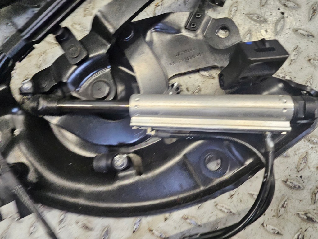 Vw eos амортизаторы крыша механизм подъемник левый правый комплект Киев