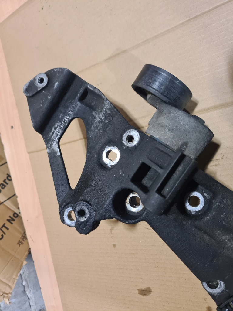 Кронштейн оборудование генератор 1.5 dci k9k megane scenic clio laguna juke qashqai в Украине