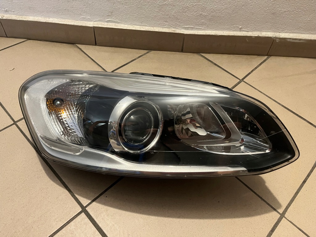 фото №1, Volvo xc60 i 1 lift ксенон 13- лампа передняя правая