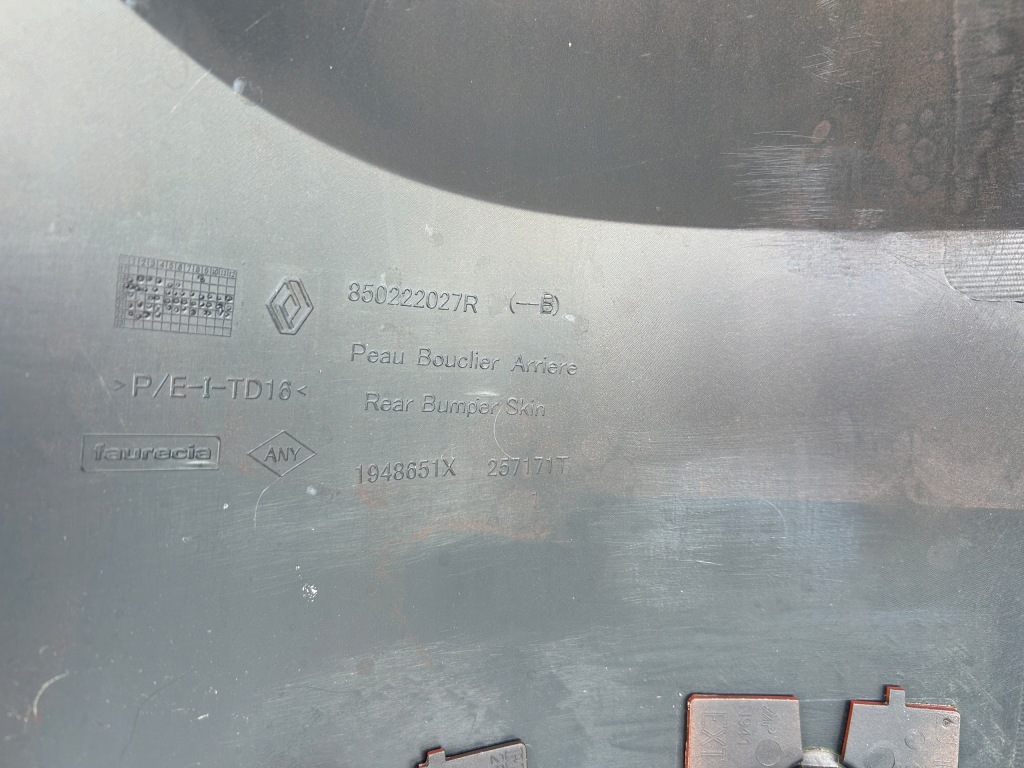 Dacia duster ii 17-21 бампер задний  оригинал 850222027r 6x pdc Недорого