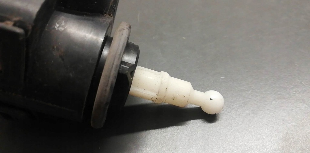 фото №8, Volvo v40 моторчик регулировки фара 00728232