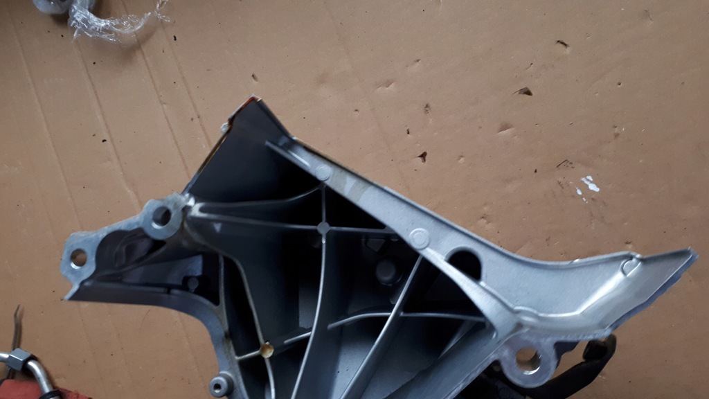 фото №7, A3 8y кронштейн кронштейн двигателя 1.0 tfsi 05c199207