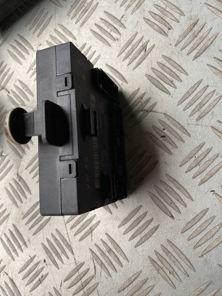 фото №1, Модуль дверь audi оригинальный номер 8k0959792m