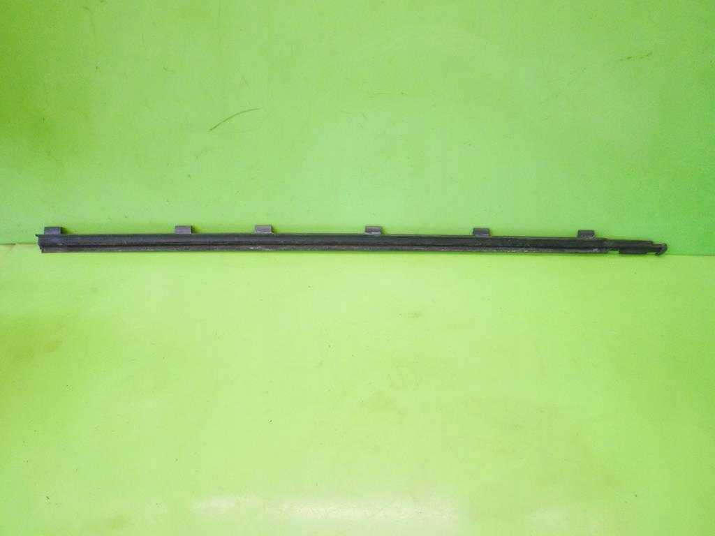 фото №7, Молдинг уплотнитель левая перед vw polo iv 9n hb 3d