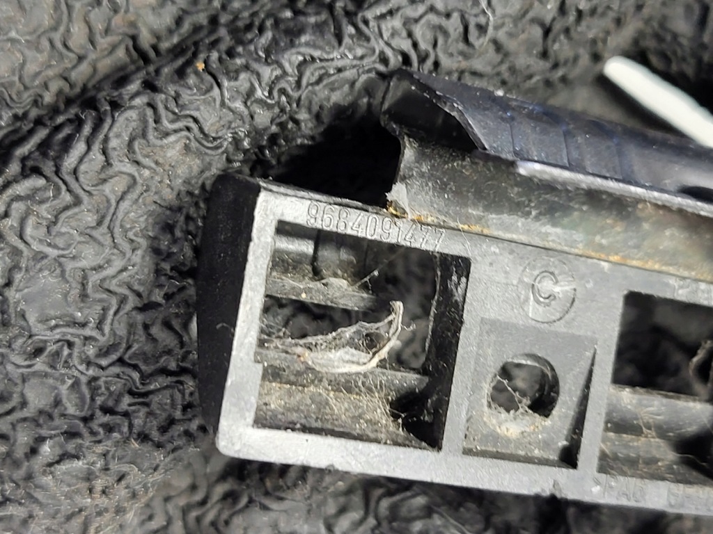 Кронштейн кронштейн шторка двері задній peugeot 3008 5008 i 9684091477 Недорого