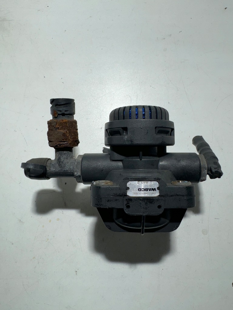 фото №1, Клапан тормоза ручного mercedes actros axor atego antos a0044296344