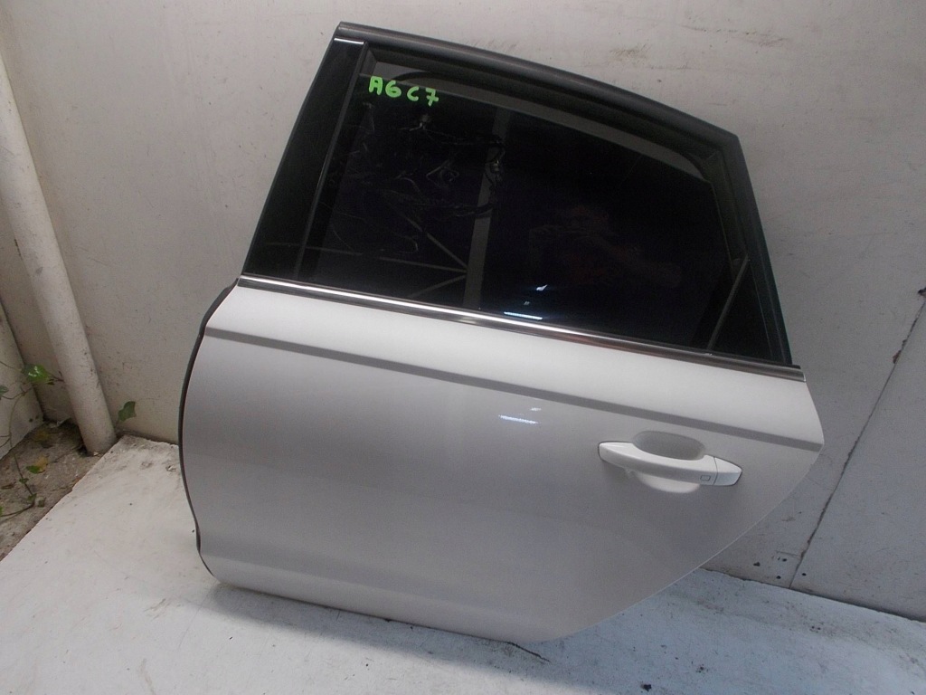 Audi a6 c7 седан дверей лівий задні комплектна Недорого