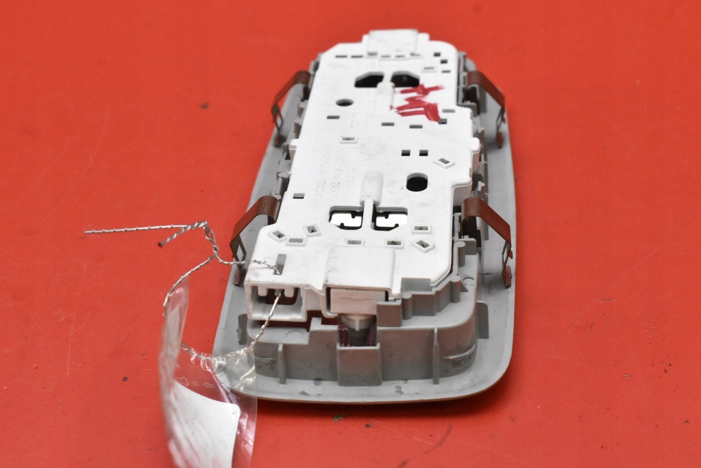 фото №5, Лампа освещение салона задняя 81250-05030 toyota auris ii e18 lift 15-18