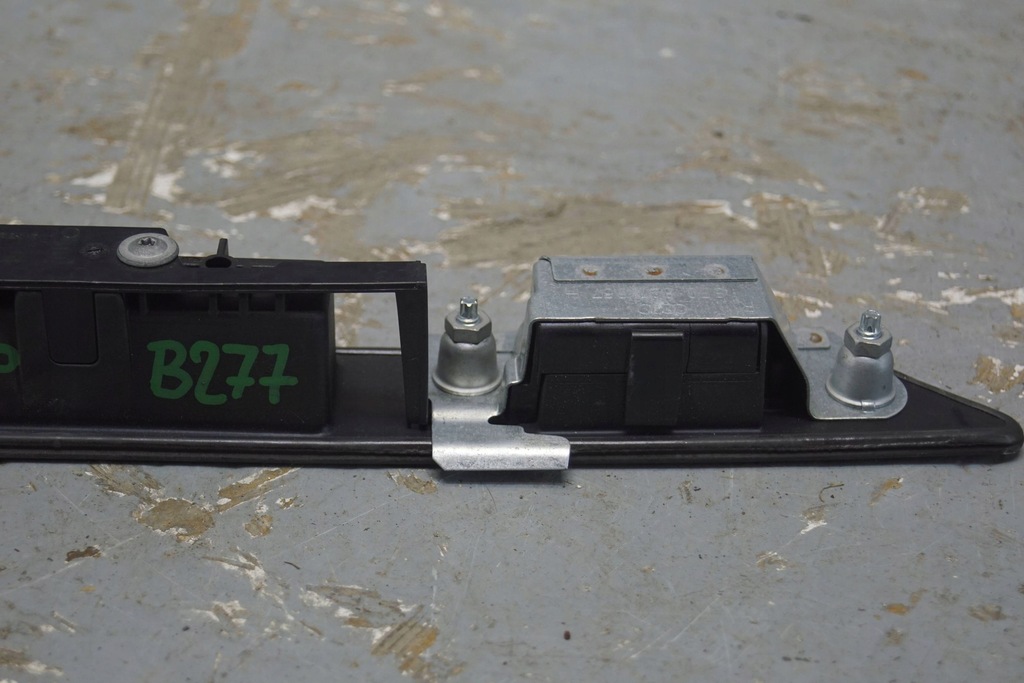 фото №7, Audi a3 8p накладка крышки задняя 8p0827574 b277