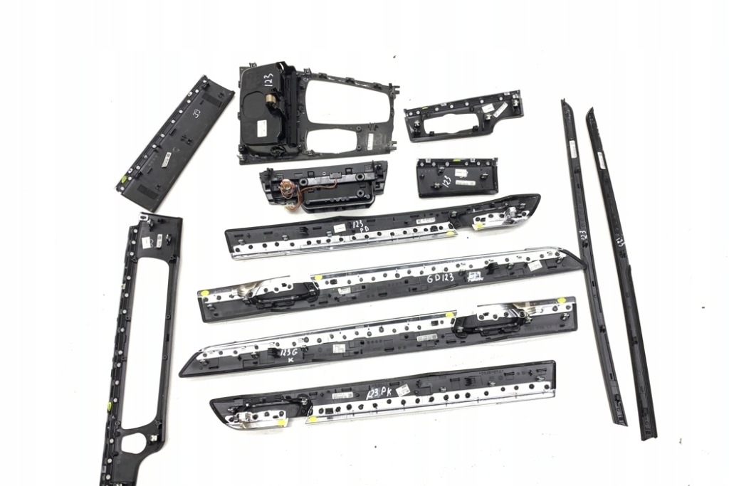 фото №12, Комплект молдинг внутрішніх bmw 7 f01, f02 9232145 4.4l бензиновий 330kw