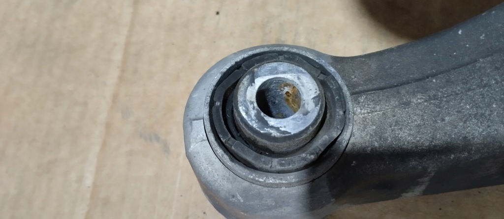 Рычаг левый передний перед нижний maserati ghibli iii m157 06700071800 с Разборки