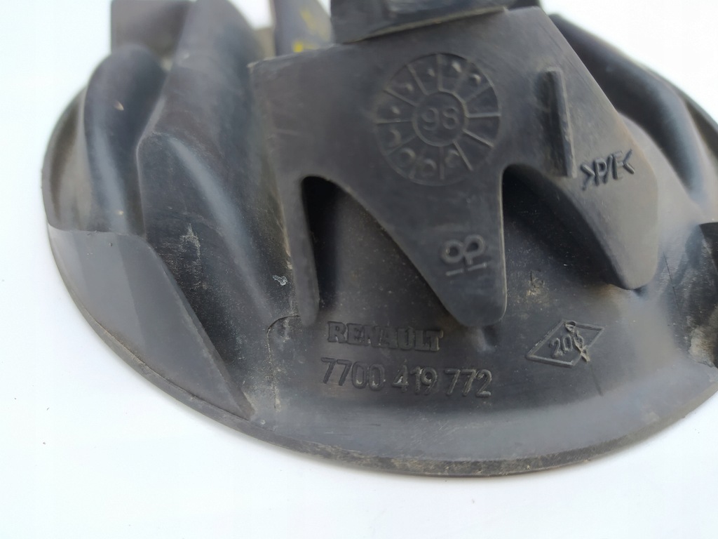 фото №6, Renault оригінальний номер 7700419772 решітка бампера заглушка протитуманної фари