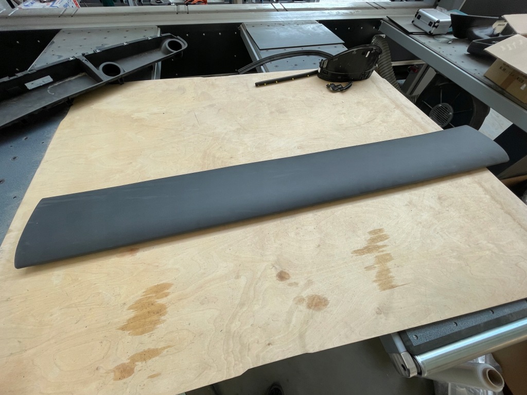 Купить Молдинг защита заглушка панели консоли mercedes sprinter 910 907 a9106895900