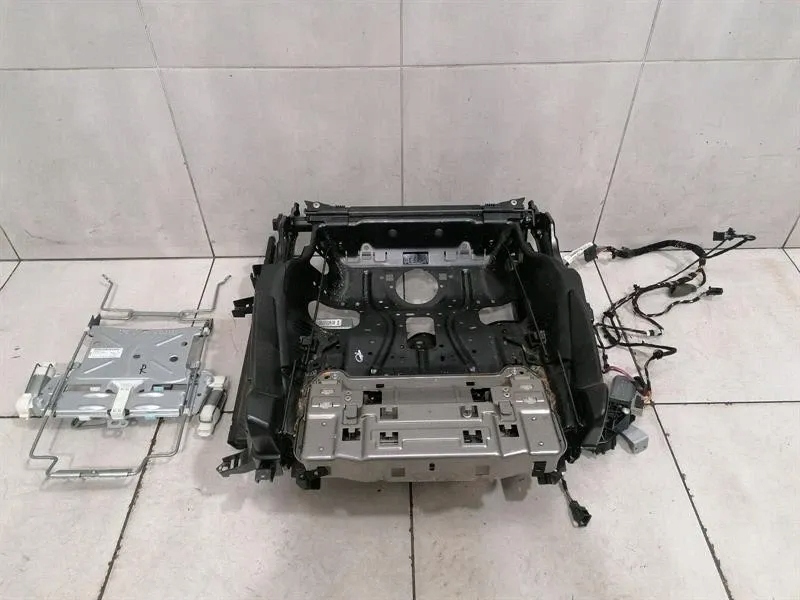Купить Сиденье bentley 3w3881106a