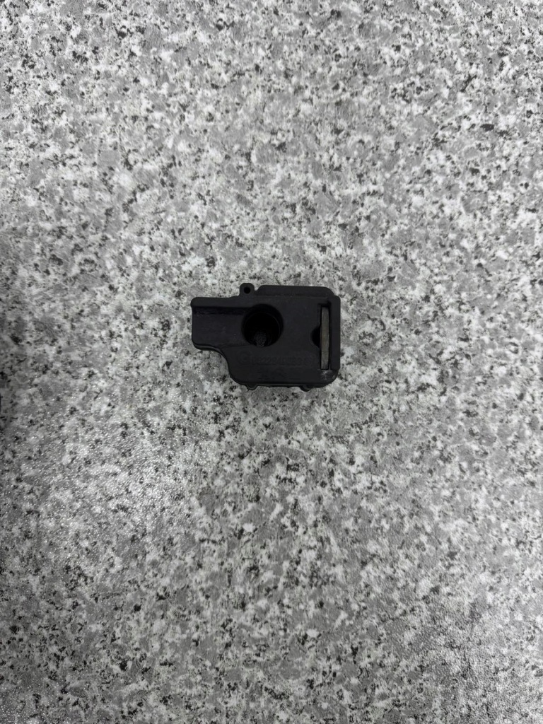 фото №1, Обмежувач відбійник двері лівий задня combo e berlingo partner iv