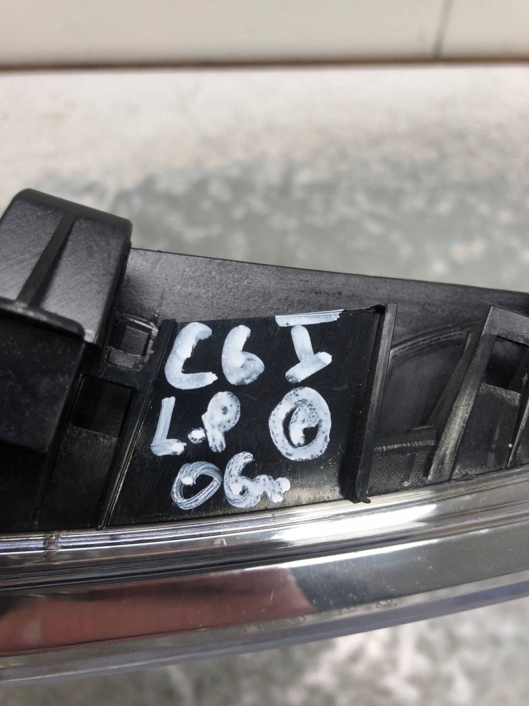 Фара лампа поворотник ліва перед citroen c6 1 e204045 Зі Шроту