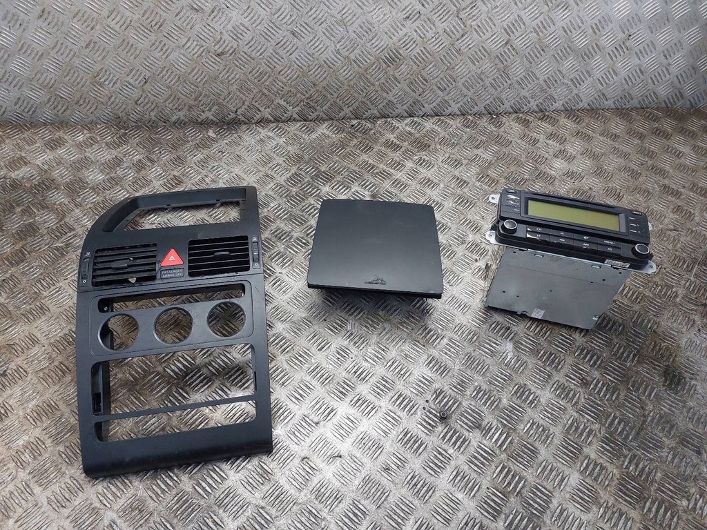 фото №1, Рамка консолі середня бардачок верхній + радіо touran i 1k0035186d