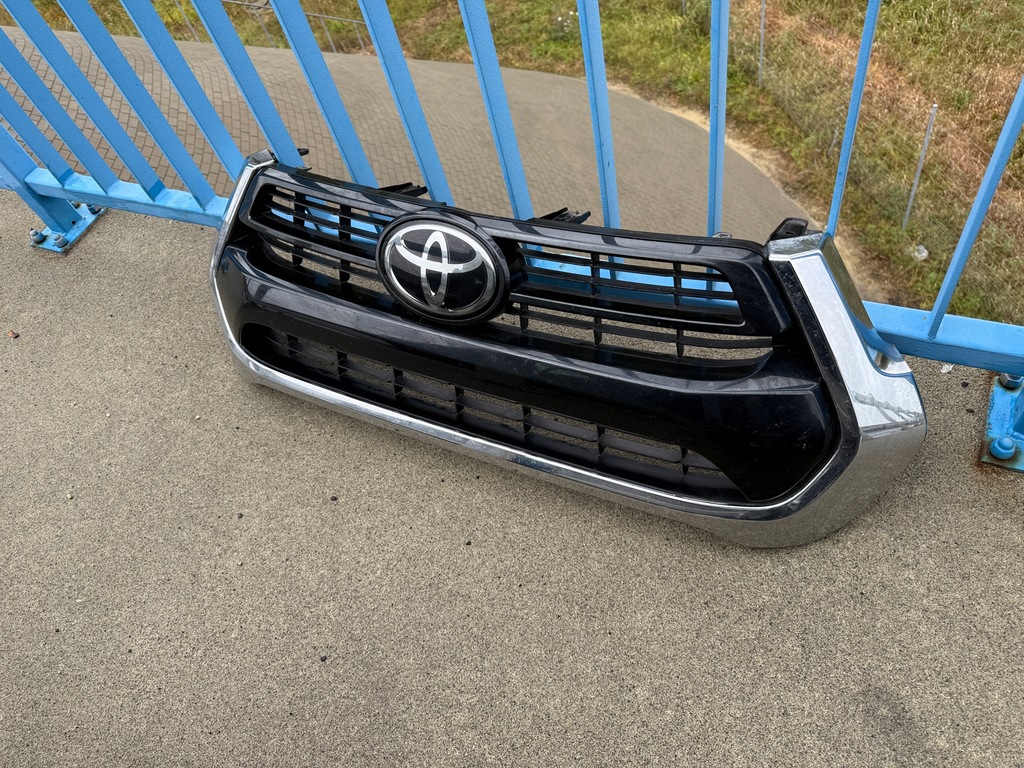 фото №13, Toyota hilux viii 22r решётка радиатора хром решётка радиатора оригинальная