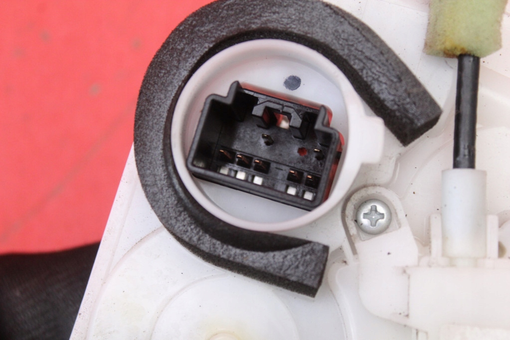 фото №6, Замок двері лівий перед передній eu f97-g16-l1 mazda 2 de 07-10