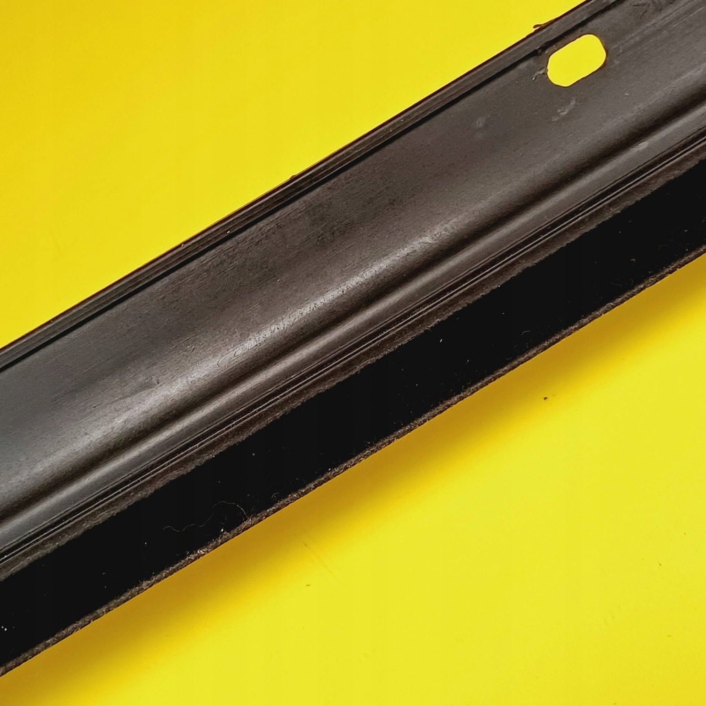 фото №11, Молдинг уплотнитель правый перед audi a4 s4 b5 8d 8d0837478 nr88