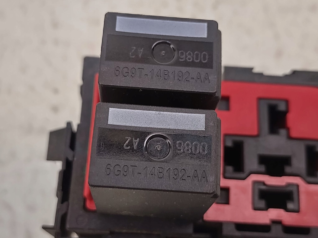 фото №6, Volvo xc60 1 i 08-13 2.4 d5 корпус реле 6g9t-14b192-aa