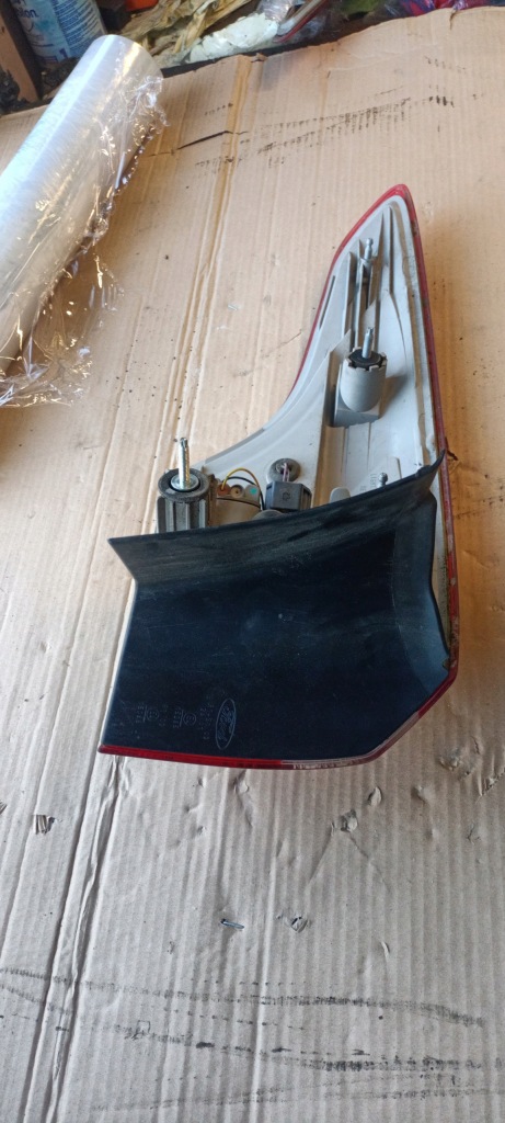 Focus mk3 универсал лампа правый задний  w крыло led bm51-13404-g led Доставка