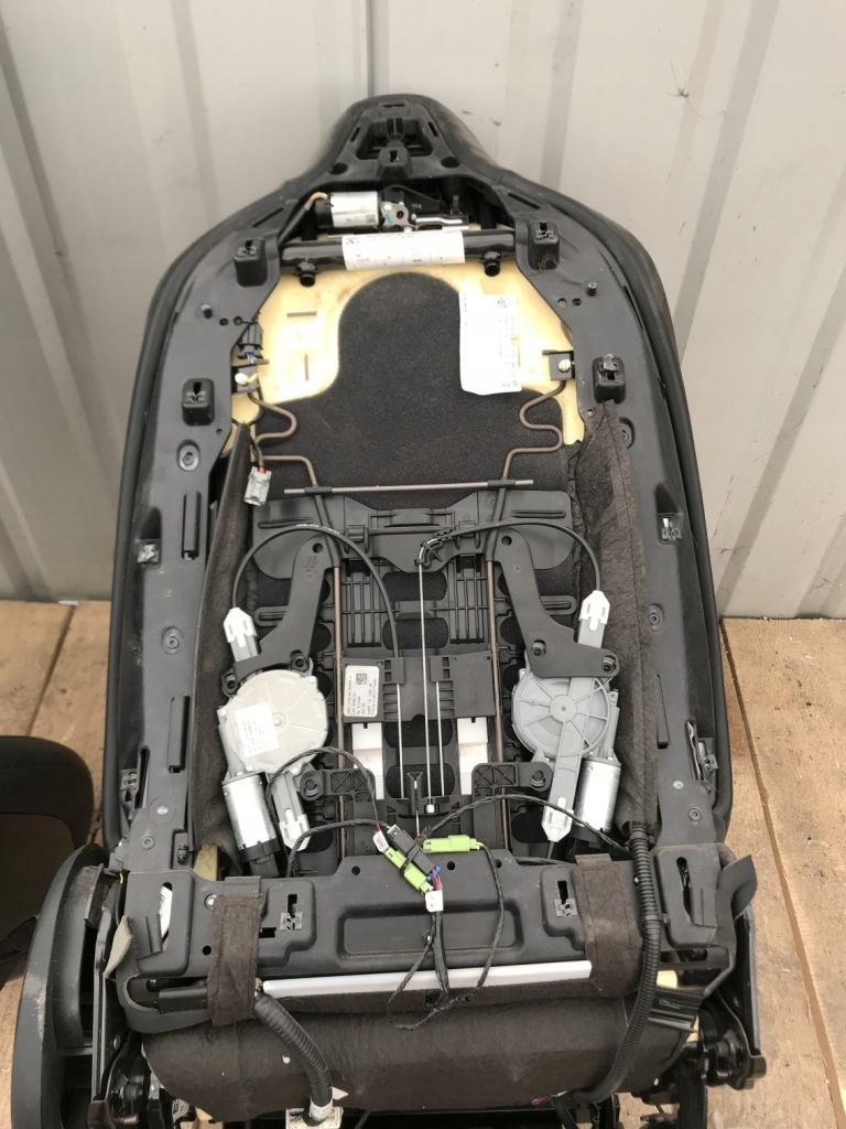 Tesla model x сидіння пасажира правий Зі Шроту