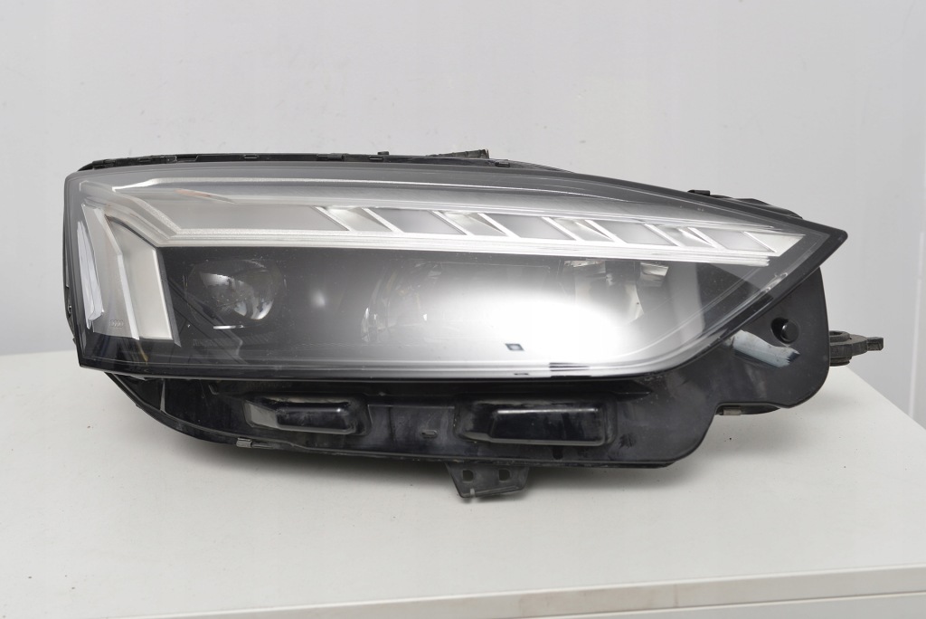 Audi a5 8w6 рестайлінг  фара правий full led 8w6941040 Доставка
