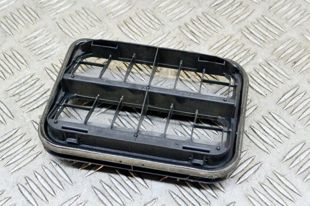 фото №5, Renault kadjar 1.5 dci 110 задняя левая решётка вентиляционная кузов 77008383