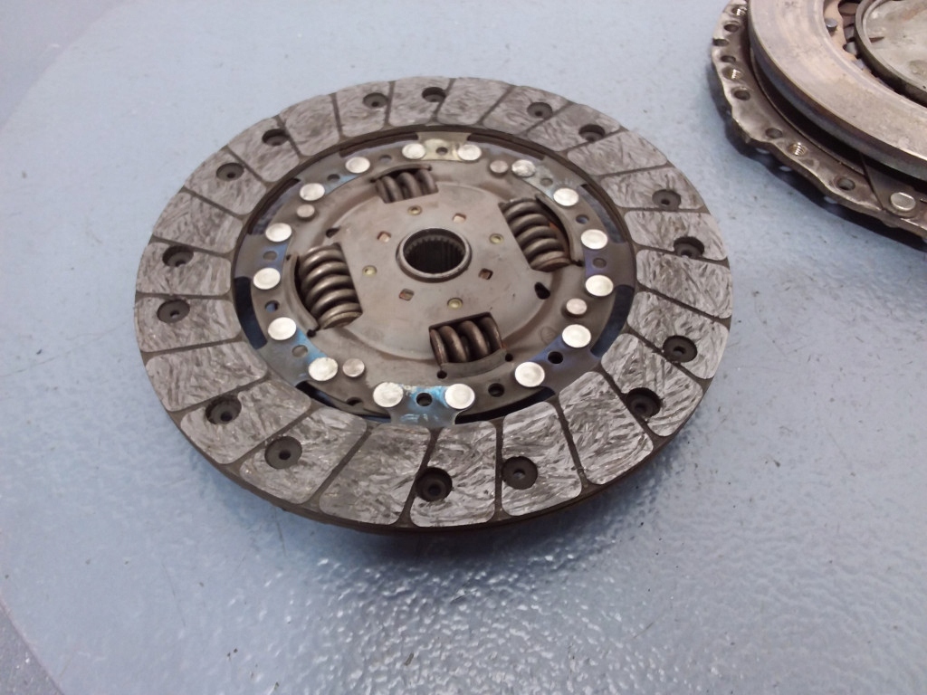 фото №4, Audi a3 8l 1.6b зчеплення колесо маховик 321003311 027105273d