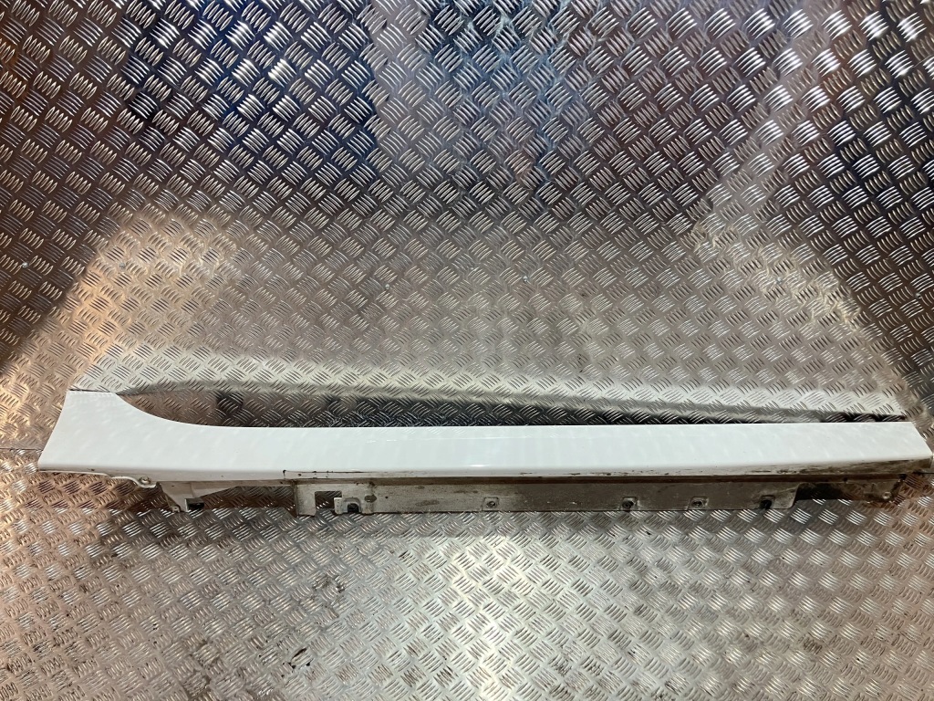 Купити Молдинг накладка поріг права bmw 1 f40 300