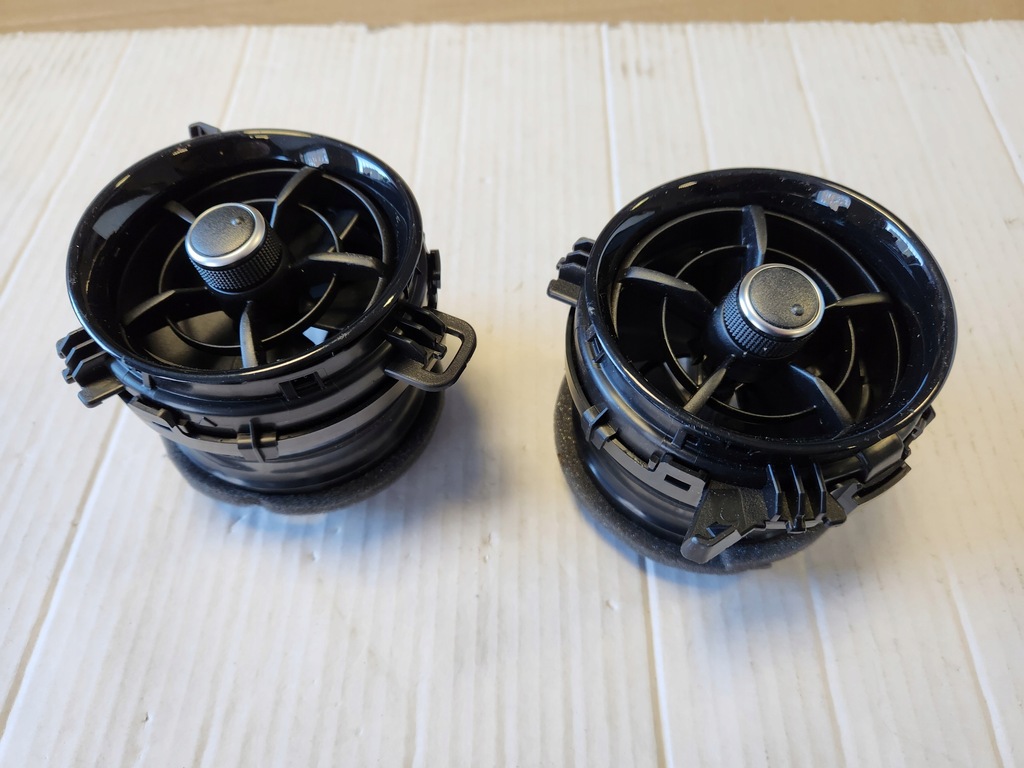 фото №1, Решітка обдув toyota scion oryg. 55686-2280