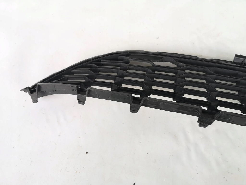 фото №12, Dacia sandero iii- решётка средняя бампера