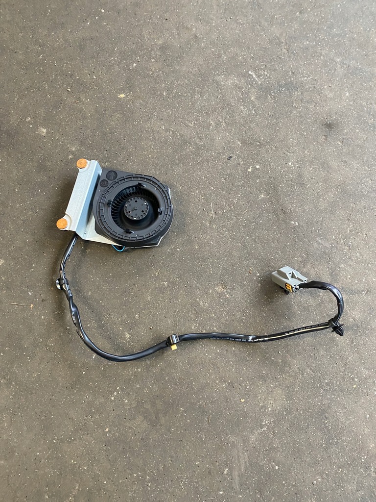 фото №1, Jeep grand cherokee wk2 воздуходувка сиденье 68269781ab