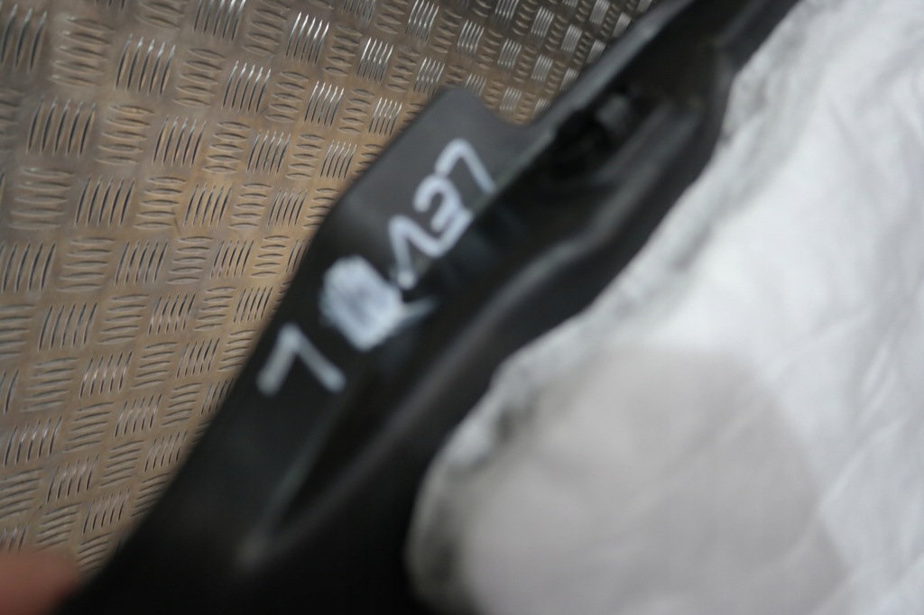 фото №3, Maserati levante молдинг поріг внутрішня ліва