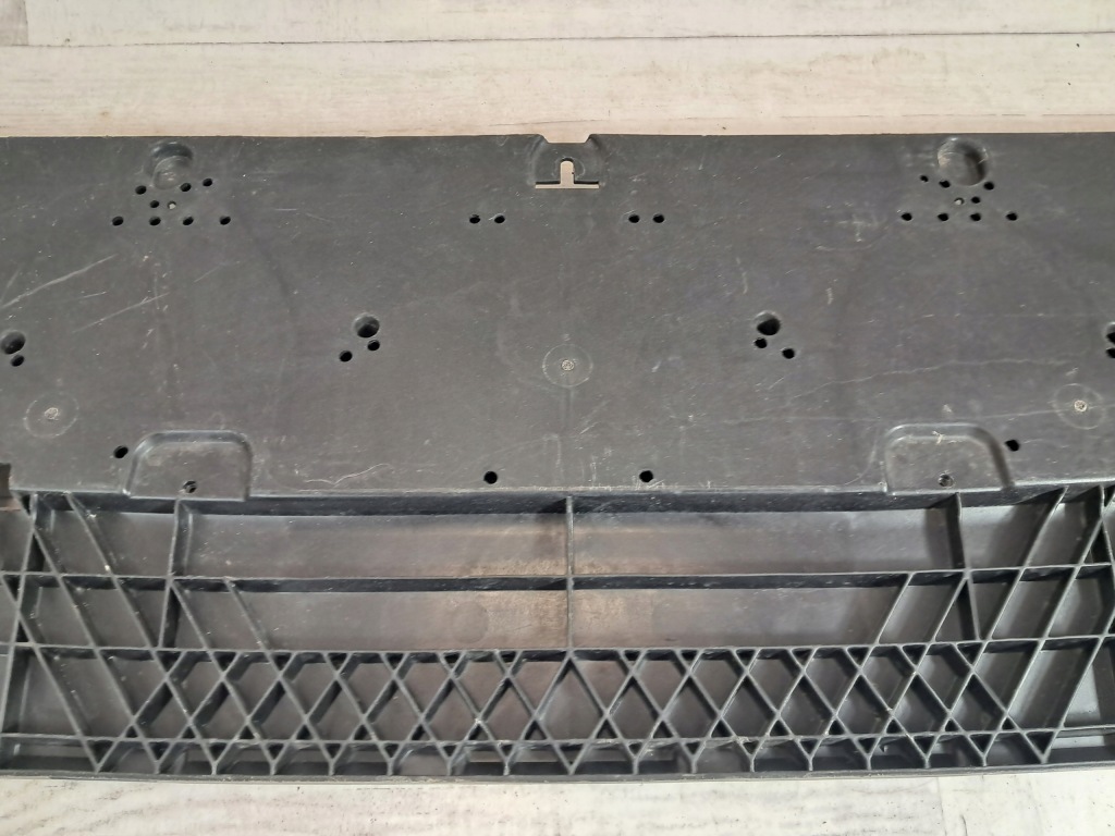 Audi a4 b9 8w s-line накладка под бампер плита перед 8w0807611a Недорого