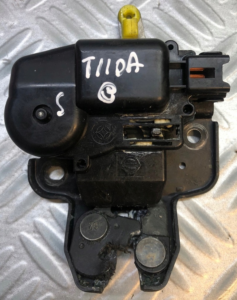 фото №1, Nissan tiida sedan замок кришки задня