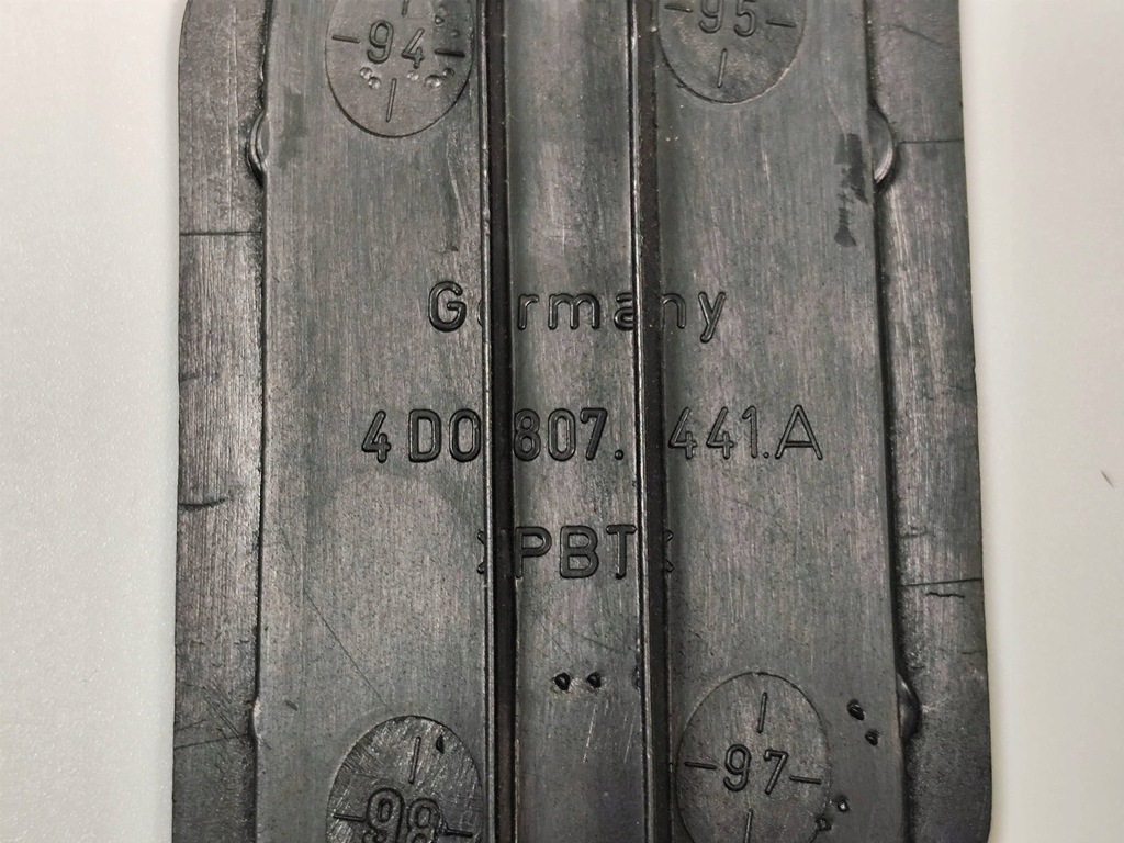 фото №11, Audi a8 d2 94-99 заглушка бампера фаркоп буксирувальний вушко 4d0807441a nowa