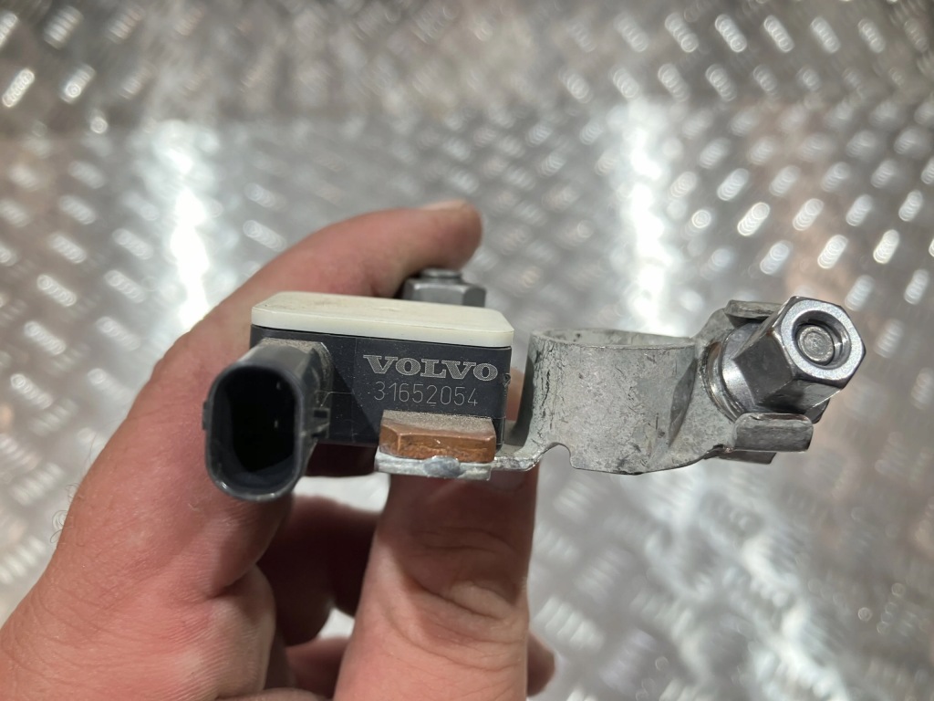 фото №2, Клемма минусовая минус volvo ec40 c40 31652054